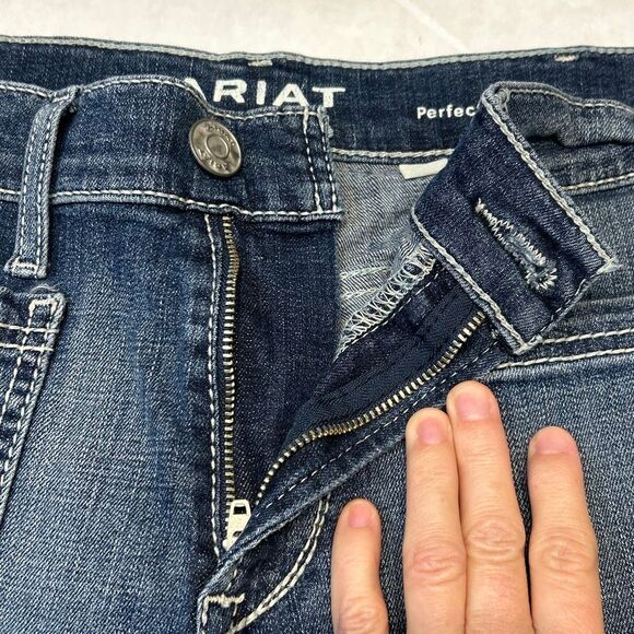 Ariat Denim Shorts Sz 30R Boyfriend Perfect Rise Front Path Pockets Blue Jean - Picture 2 of 8